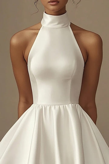 Robe courte de graduation froncée dos nu blanc